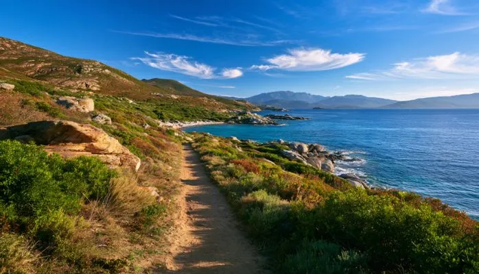 Les meilleures randonnées en Corse-du-Sud pour profiter des couleurs de l’automne !